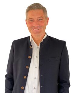 Porträt-Foto Bernd Pfeifer
