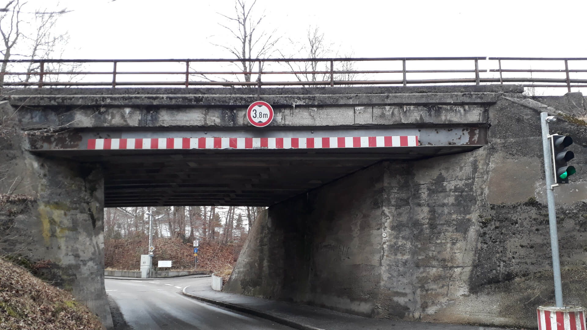 Die Eisenbahnüberführung in Gauting