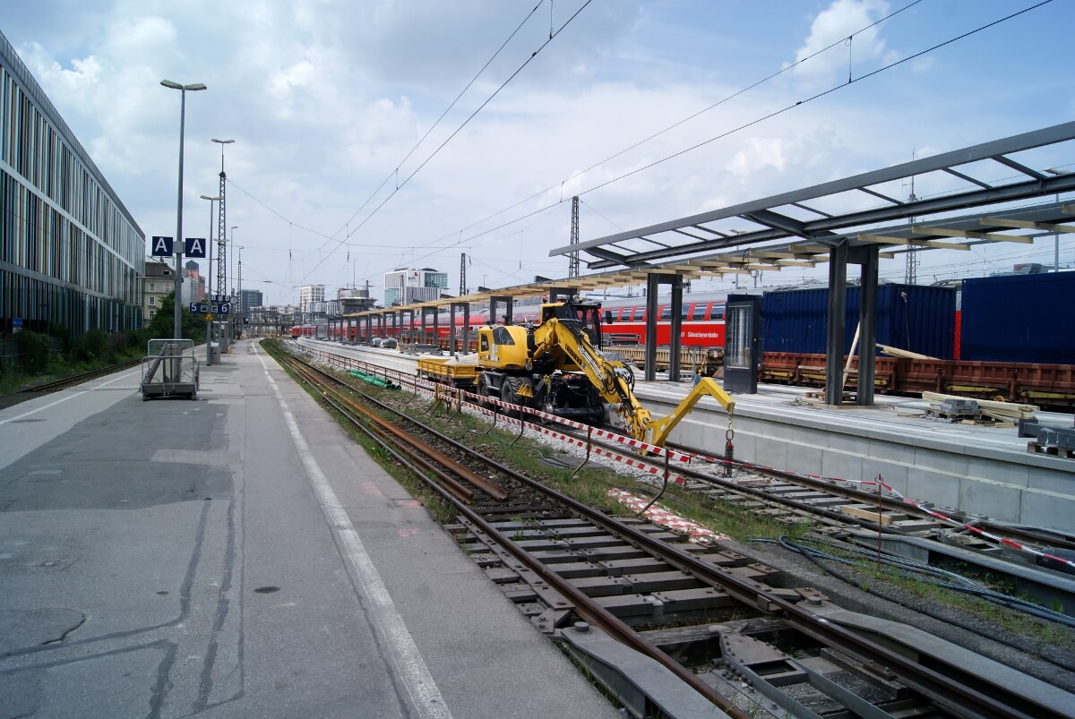 Bauarbeiten an einem Gleis am Münchner Hauptbahnhof.