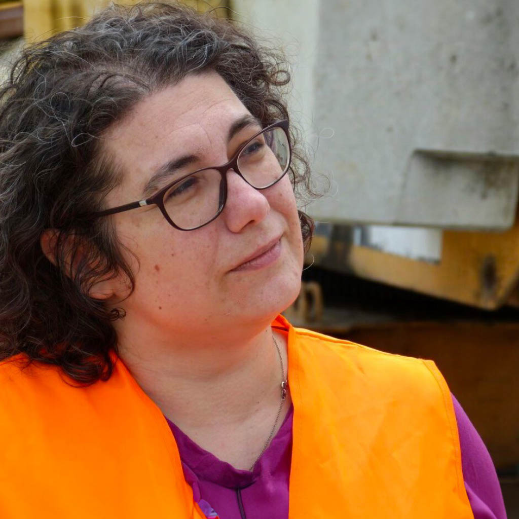 Porträtfoto Alice Lindner in Sicherheitskleidung