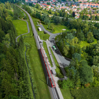 Visualisierung eines Außenbahnsteigs. Eine S-Bahn fährt eine Strecke entlang, die von Bäumen umgeben ist. Im Hintergrund sind Häuser.